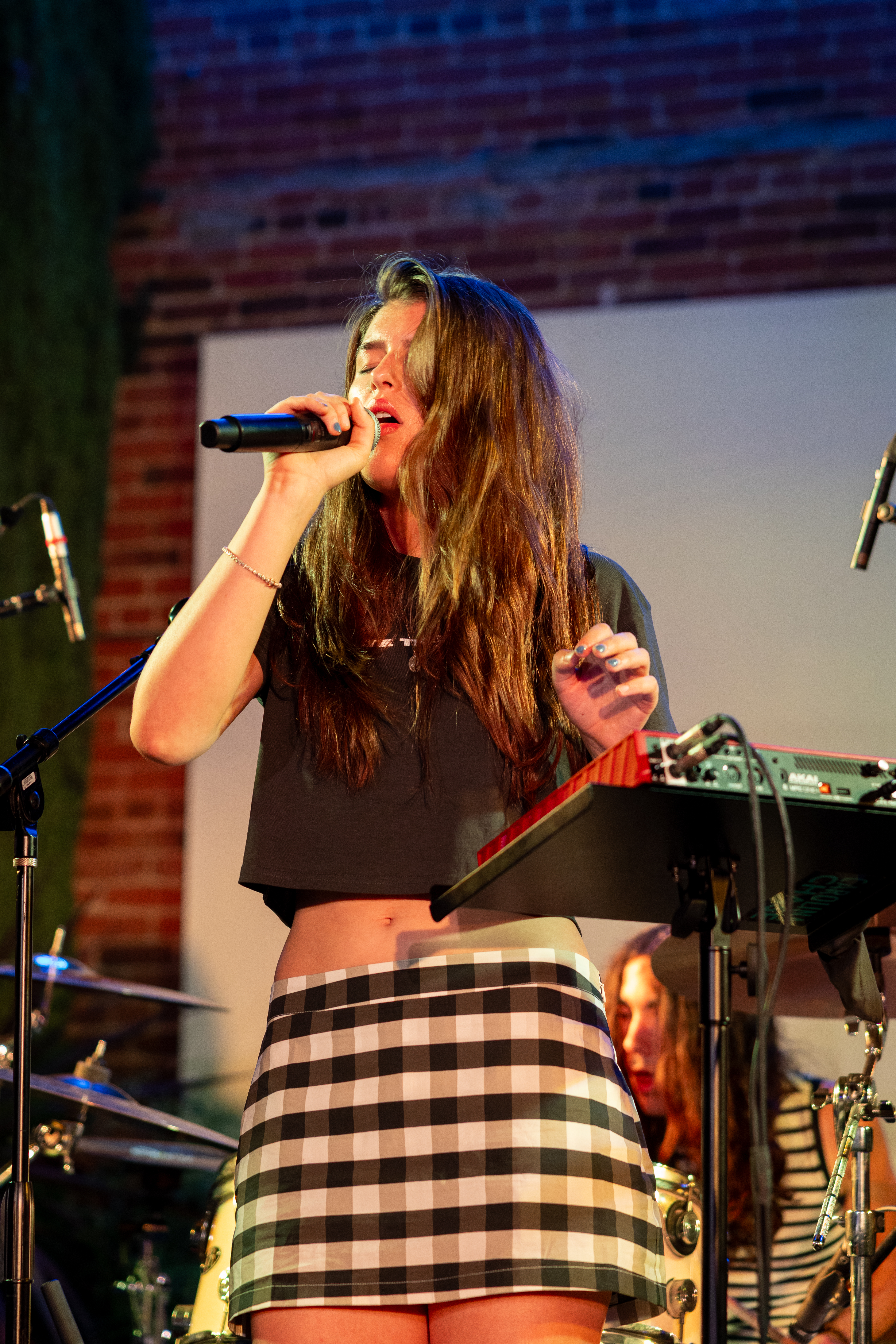 carolina chase performing live, singing at the mpc
